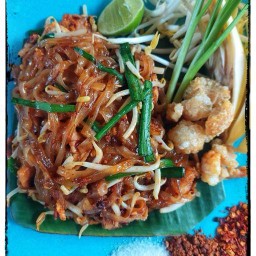 ร้านผัดไทยโบราณ สูตรคุณยาย ท่าล้อ ท่าล้อ