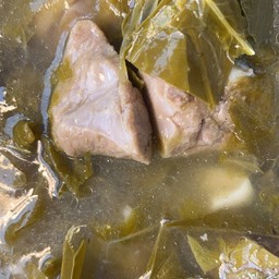 ขาหมูใบชะม่วง