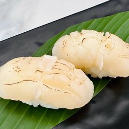 ซูชิหอยเชลล์ฮอกไกโดเบิร์นไฟ 2 คำ