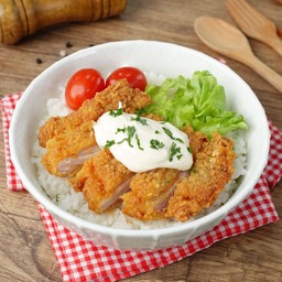 ข้าวไก่ทอดซอสสโนว์ ออเนียน