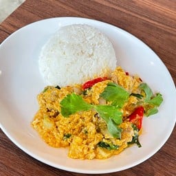 ผัดผงกะหรี่หมูราดข้าว