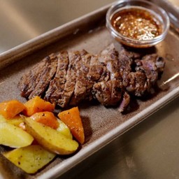 เนื้อย่าง จิ้มแจ่ว (Grilled beef with Thai sauce)