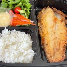 ข้าวสเต็กปลาดอลลี่ย่างเกลือ