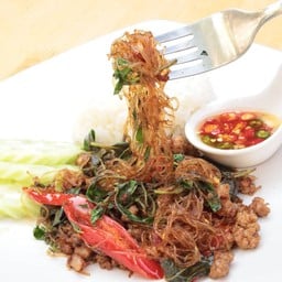 ข้าวกะเพราหมูวุ้นเส้น