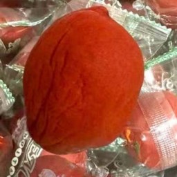 บ๊วยลูกท้อแดง