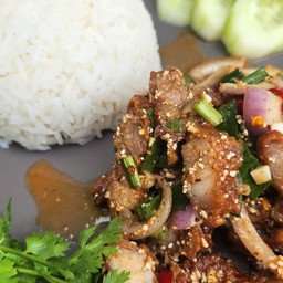ข้าวยำหมูกรอบ