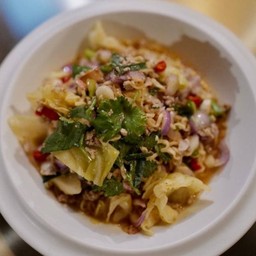 ยำมาม่า (Spicy instant noodle salad)