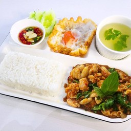#52 ไก่ผัดพริกแกงเผ็ด ข้าวหอมมะลิไดโนเสาร์ (เซ็ตเบนโตะ)