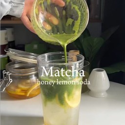 มัทฉะโซดาน้ำผึ้งเลม่อน