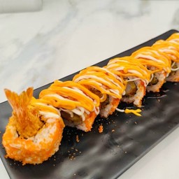กุ้งครันชี่โรลราดซอสสไปซี่ 8 ชิ้น