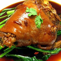 ข้าวขาหมู Uncle James