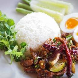 ข้าวหมูน้ำตกพร้อมน้ำซุปแซ่บ