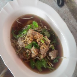 ก๋วยเตี๋ยวหมูตุ๋นล้วน น้ำตก