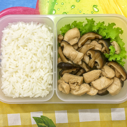 ข้าวอกไก่ผัดเห็ดหอม