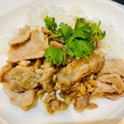ข้าวกระเทียม