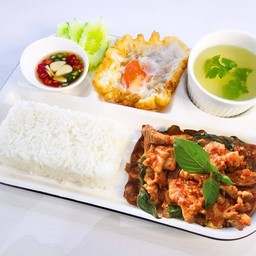 #50 หมูสามชั้นผัดพริกแกงเผ็ด ข้าวหอมมะลิไดโนเสาร์ (เซ็ตเบนโตะ)