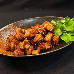 หมูกรอบผัดซอสสุกี้