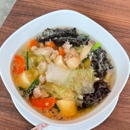 แกงจืดเต้าหู้หมูสับสาหร่าย