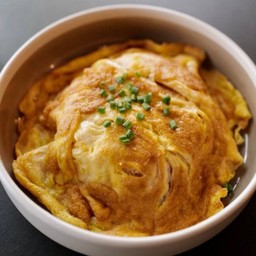 ข้าวไข่เจียว  (Thai Omlet On Rice)
