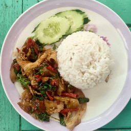 ข้าวหมูสามชั้นสไลด์ผัดน้ำพริกเผา