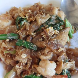 ผัดซีอิ๊วกุ้งเส้นใหญ่