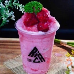สตรอเบอร์รี่สมูทตี้นมสด