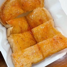 ขนมปังปิ้ง แยมสตรอว์เบอร์รี่