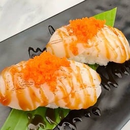ซูชิหอยเชลล์ฮอกไกโดเบิร์นไฟเทริยากิ 2 คำ