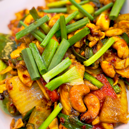 ไก่ผัดเม็ดมะม่วง