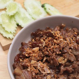 ข้าวหมูกะเทียม