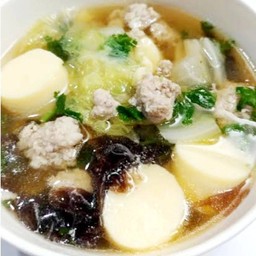 ต้มจืด วุ้นเส้น เต้าหู้+หมูสับ+สาหร่าย+ใส่ผักกาดขาว