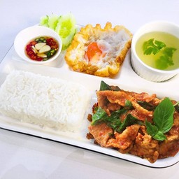 #49 หมูผัดพริกแกงเผ็ด ข้าวหอมมะลิไดโนเสาร์ (เซ็ตเบนโตะ)