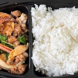 ข้าวปลาหมึกทอดกระเทียม