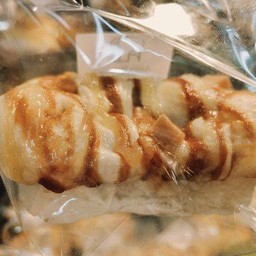 ปังไส้กรอกน้ำสลัด