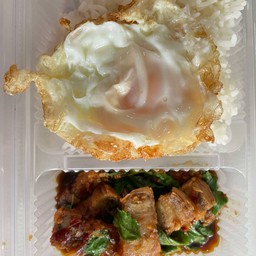 ข้าวกะเพราหมูกรอบ+ไข่ดาว