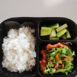 เจ๊ย้ง กระเพราหมูราดข้าว