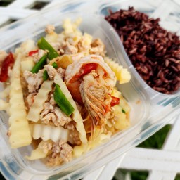 ยอดมะพร้าวผัดไก่ (ไม่มีกุ้ง)