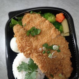 ข้าวหน้าปลาดอรี่จิ้มแจ่ว