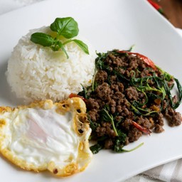 ข้าวกะเพราเนื้อ