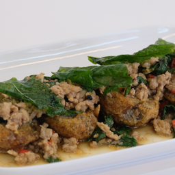 ไข่เยี่ยวม้ากะเพรากรอบหมูสับ