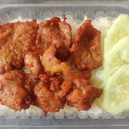 ข้าวเนื้อทอดน้ำปลา