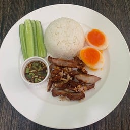 ข้าวหมูทอดไข่ตูม