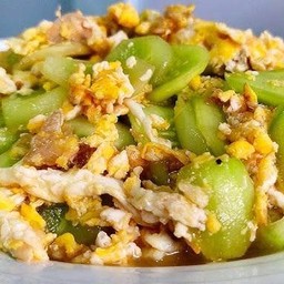 ข้าวราดแตงกวาผัดไข่
