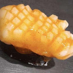 ซูชิหมึกบั้งซอสโคชูจัง