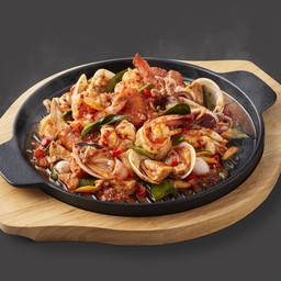 ต้มยำทะเลผัดแห้งกระทะร้อน