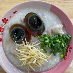 โจ๊กไข่เยี่ยวม้า