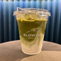 Ice matcha latte + whip cream