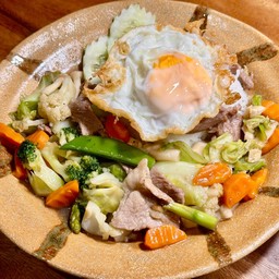 ผัดผักรวม+ไข่เลือกได้ฟรี