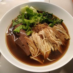 ก๋วยเตี๋ยวเนื้อไก่ฉีก