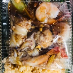 ข้าวกุ้งผสมหมึกกระเทียม